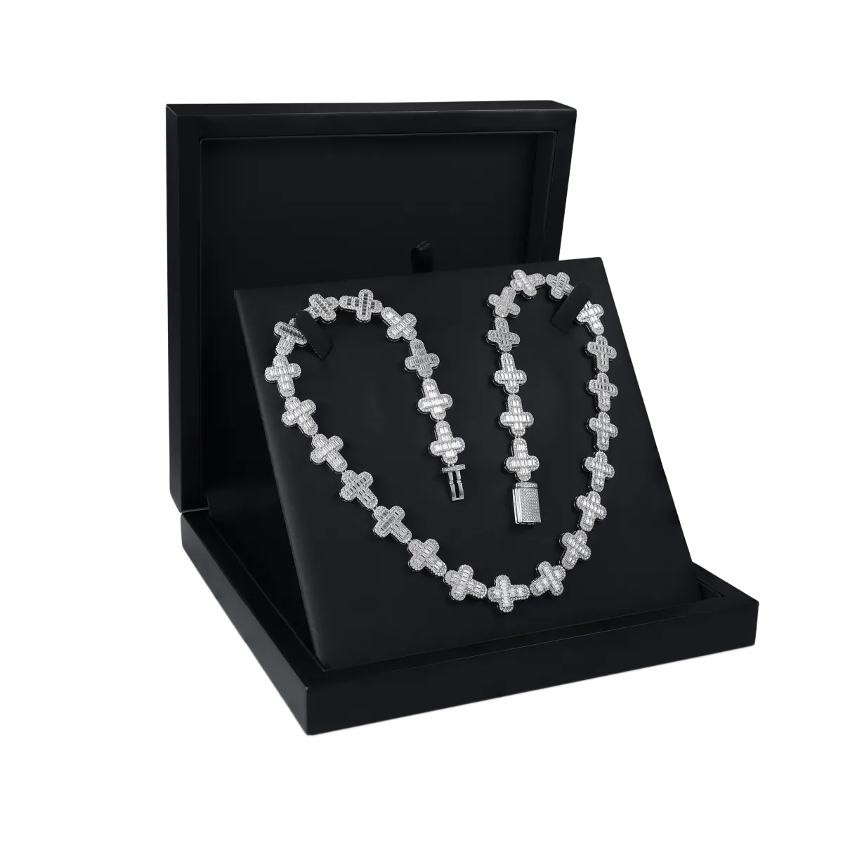 Virtuoso - Smaragd Geslepen Moissanite Pavé Kruis Schakelketting Met Statement Sluiting
